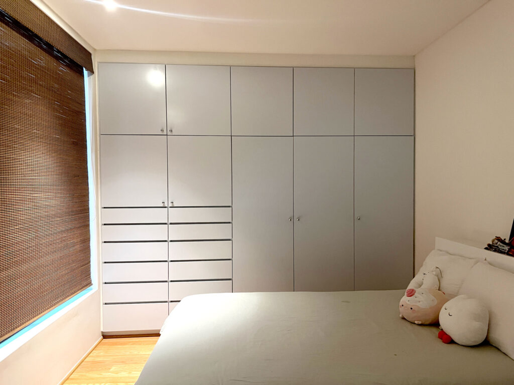 Built-in bedroom wardrobe
